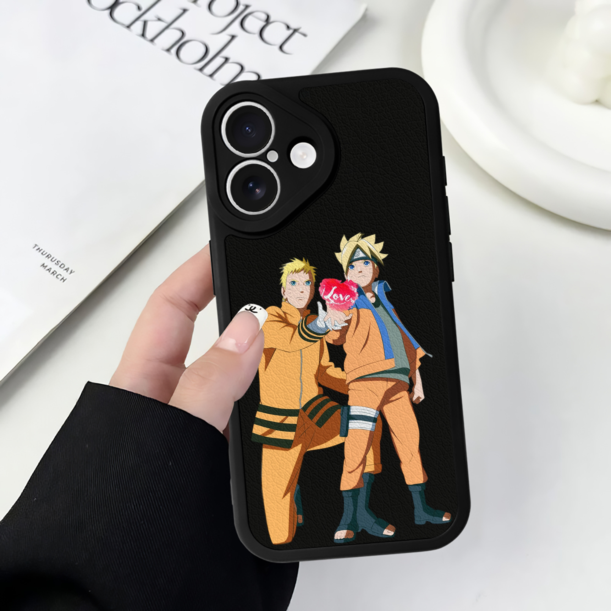 （画像用） NARUTO -ナルト- うずまき ボルト Uzumaki Boruto 【iPhone 16シリーズ対応】シリコンスマホケース（レザー調） 材質：シリコン